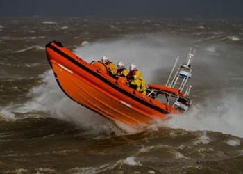 Silloth RNLI lifeboat battles dangerous waves in attempted rescue