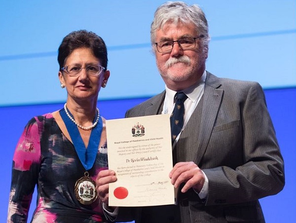 President of the Royal College of Paediatrics and Child Health, Professor Neena Modi presenting Dr Kevin Windebank with an Honorary Fellowship at the RCPH Annual Meeting.