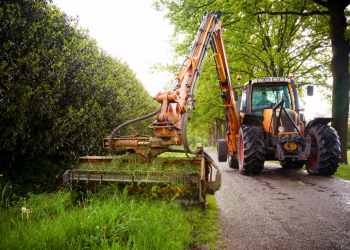 £1.2 million boost to improve road verges and footpaths