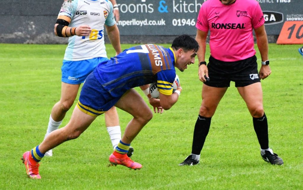 Nikau Williams goes in to score.