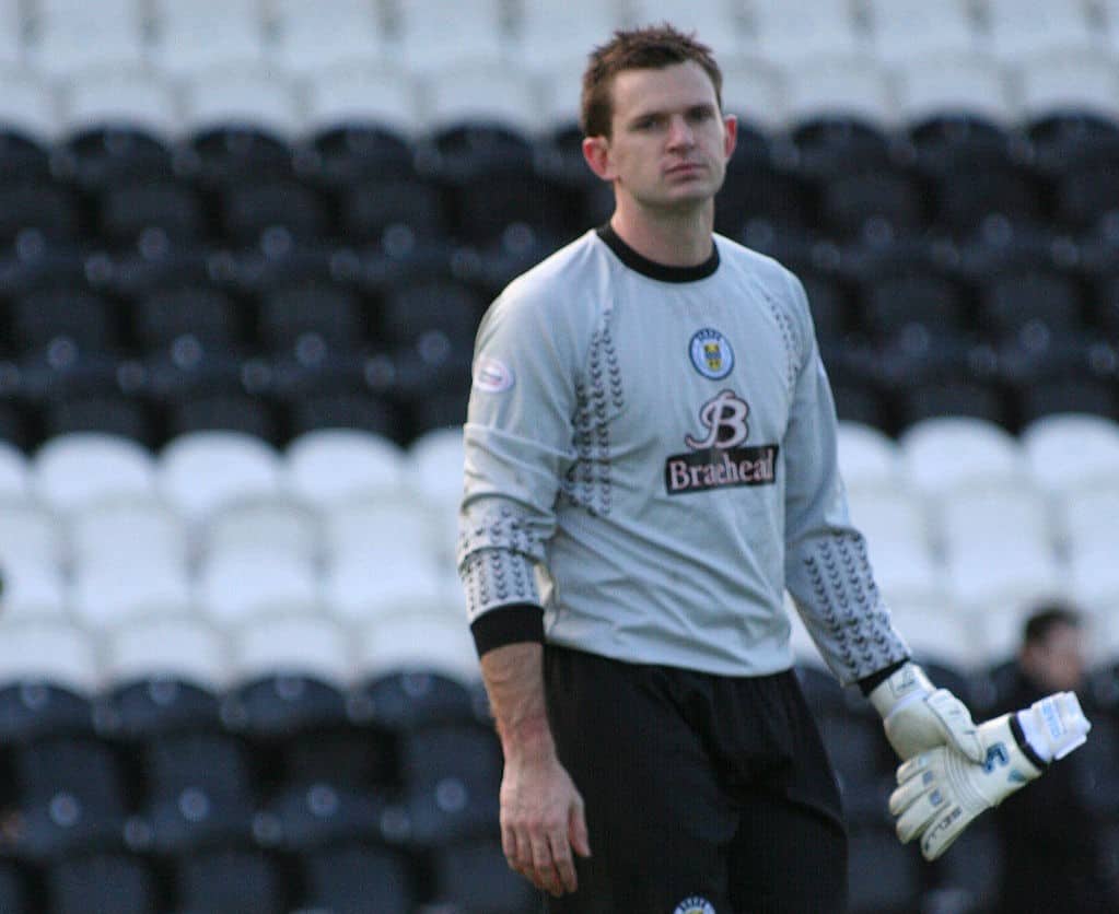 Mark Howard, Carlisle United goalkeeper (pictured) has signed a contract extension with the club