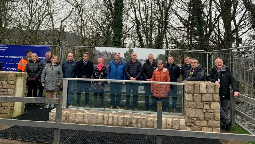  Representatives from Kendal Town Council, Environment Agency, Volkerstevin and Kendal Flood Action Groups join representatives from the glass panel suppliers Pilkington, Flood Control and SentryGlas to view glass panel