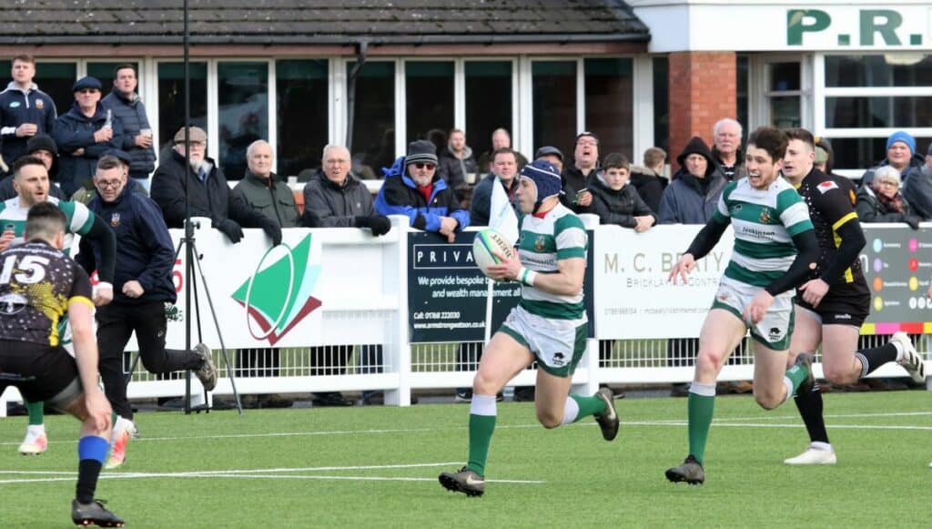 Mike Fearon breaks clear before passing outside to Ben Brookes for his second try. Picture David Nattrass