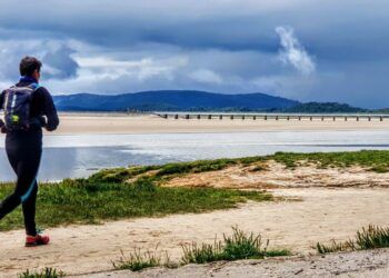 A man runs on the Bay Limestone
