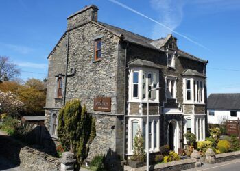 Jerichos in Windermere can be seen from the front with blue skies above.