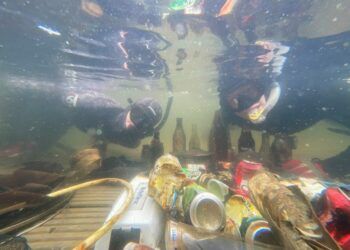 HOLLR meets the duo cleaning up our rivers and lakes