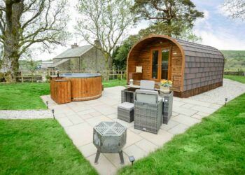 Luxury glamping site wins prestigious tourism award