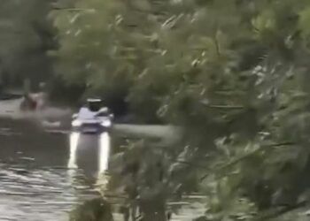Watch drivers use Ullswater shore as racetrack