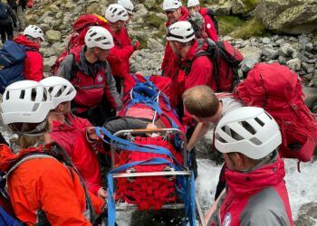 Walker with chest pains rescued by helicopter and supported by retired doctor on Scafell Pike