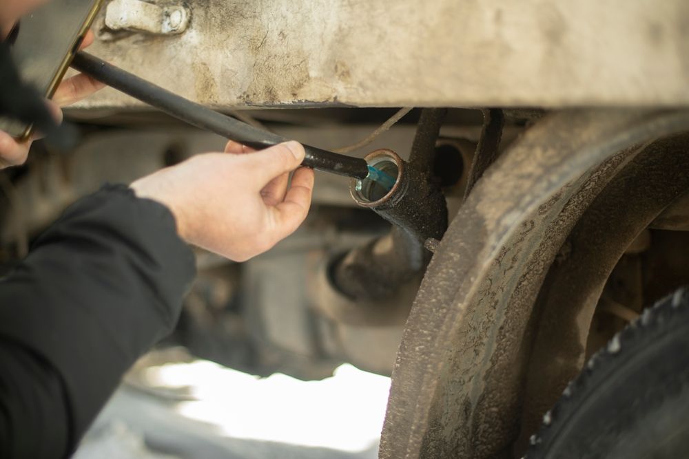 Guy,Drains,Fuel,From,Car.,Pumping,Gasoline.,Hands,Hold,Hose
