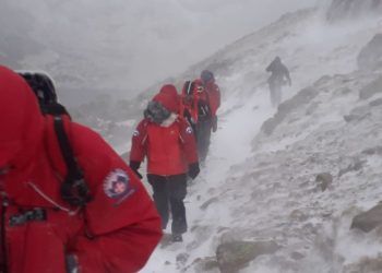 Couple rescued from top of Lake District fell despite snow warnings