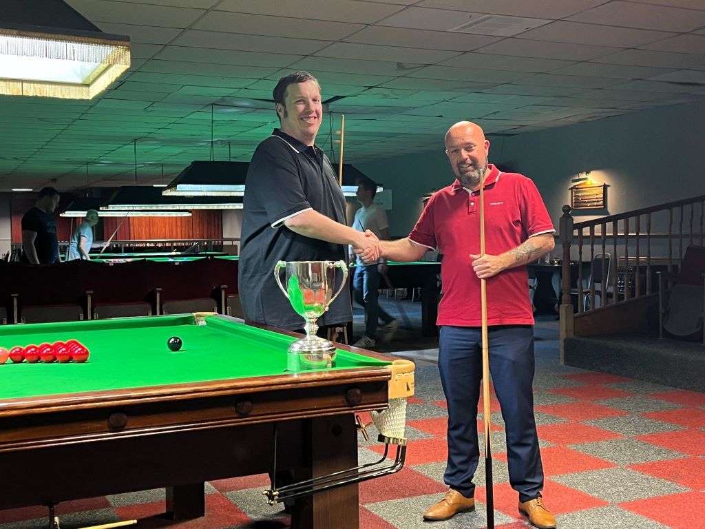 Newcomer faces ex-champion in premier snooker final